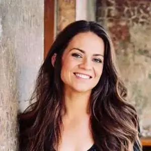 Amy Robertson Picture